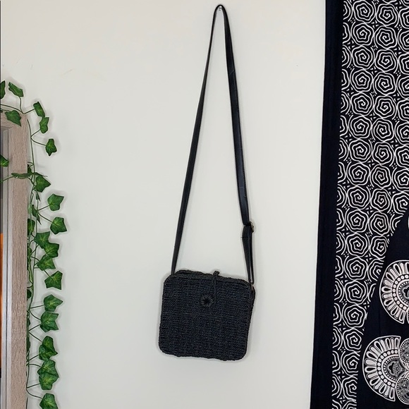 Black woven structured box crossbody - Picture 2 of 2